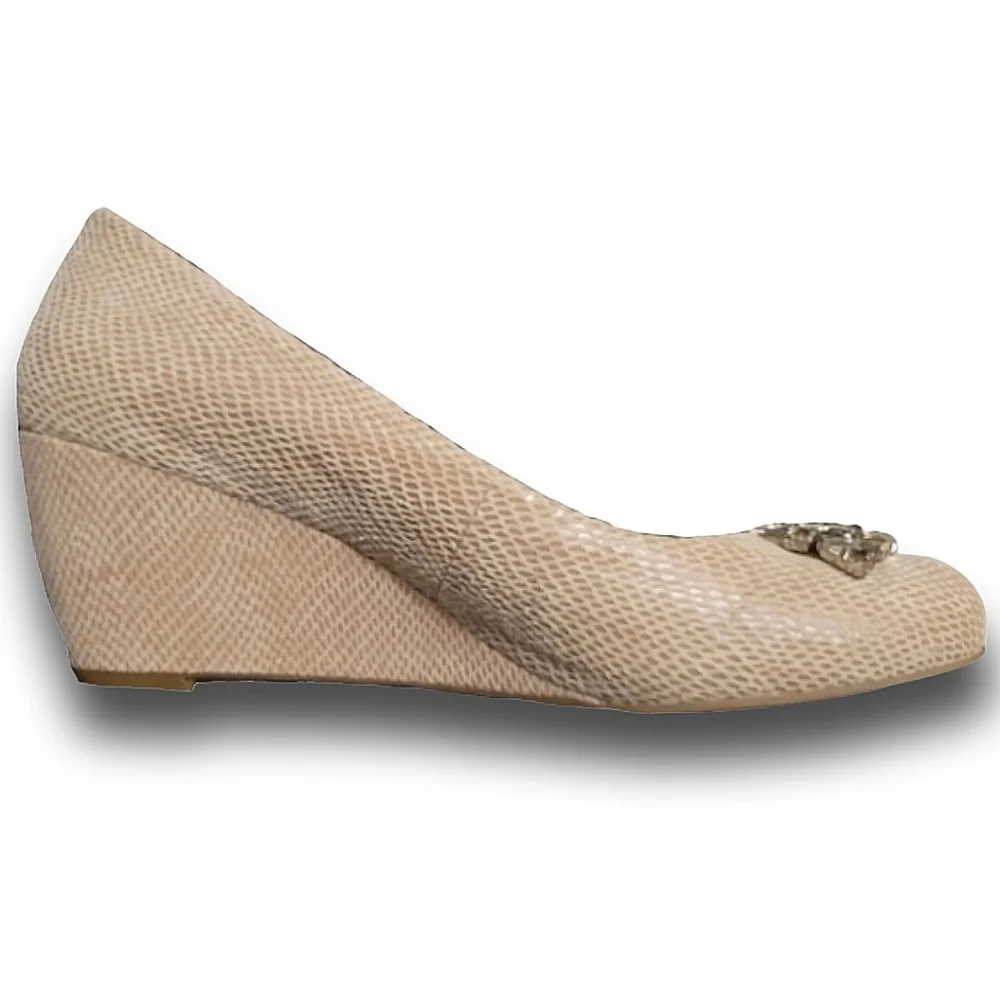 BCBGeneration Tan Beige Snake Embossed Leather Wedge Heel Shoes SZ 7 Round Toe - Picture 8 of 14